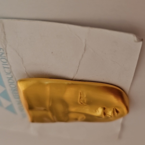 CHINESE MASK in Soft Goldtone  that is a Museum Reproduction Brooch - Picture 3 of 5